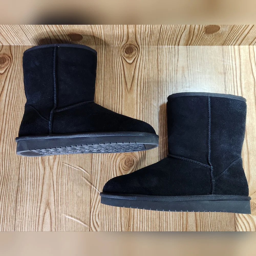 Koolaburra by UGG Black Short Boot Size 9‎